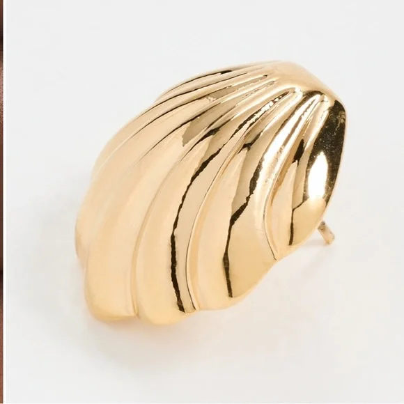 Heaven Mayhem Gold Scallop Shell Stud Earrings - Picture 2 of 4